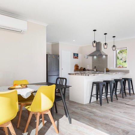 Modern Beach Break - Waihi Beach Holiday Home エクステリア 写真