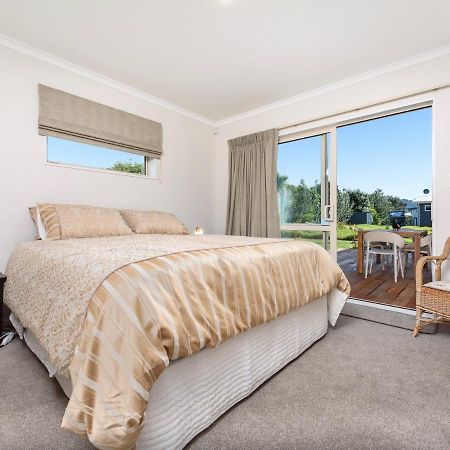 Modern Beach Break - Waihi Beach Holiday Home エクステリア 写真