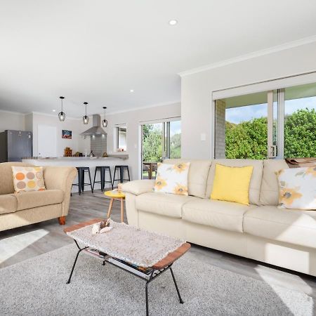 Modern Beach Break - Waihi Beach Holiday Home エクステリア 写真
