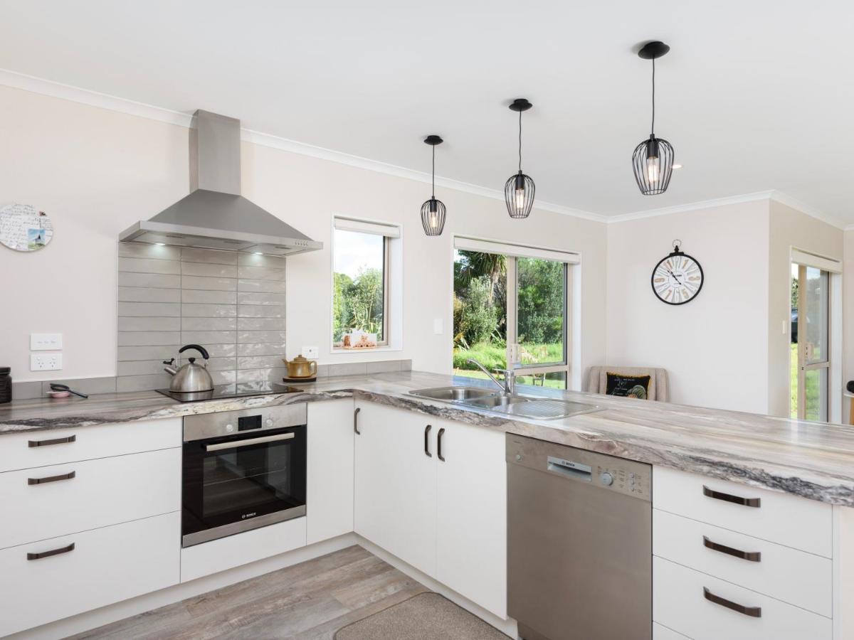 Modern Beach Break - Waihi Beach Holiday Home エクステリア 写真