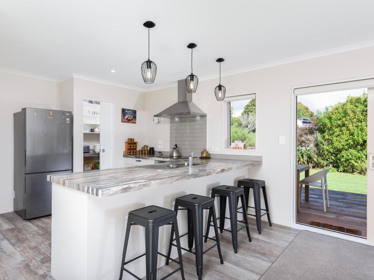 Modern Beach Break - Waihi Beach Holiday Home エクステリア 写真